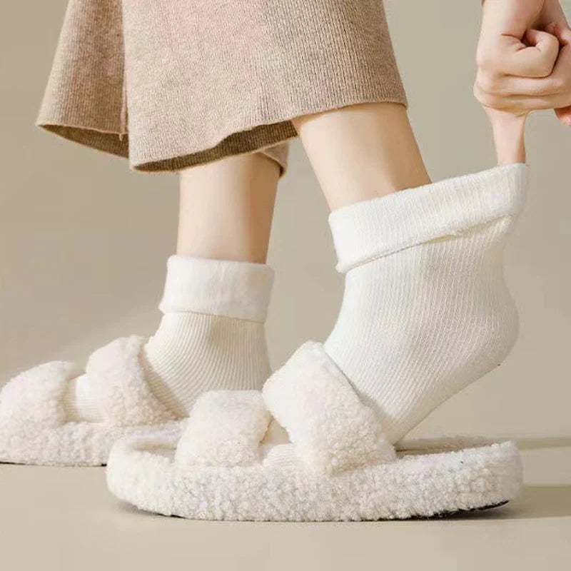 ❄️ Rutschfeste warme Winter-Sneaker zum Hineinschlüpfen | Kein kalter Fuß, kein Ausrutschen – Bequemer Halt für Schnee & Alltag ✨