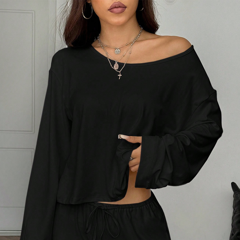 👖 Damen-Outfit bestehend aus schulterfreiem Oberteil und Hose